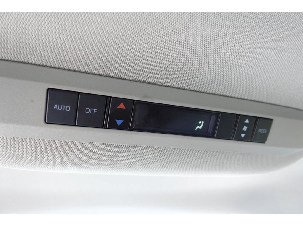Certified 2023 Toyota Sienna LE FWD image 28