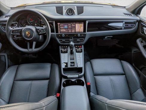 Used 2025 Porsche Macan image 22