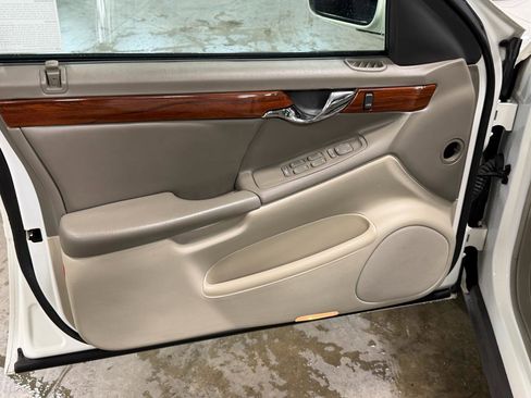Used 2005 Cadillac De Ville Premium FWD image 9