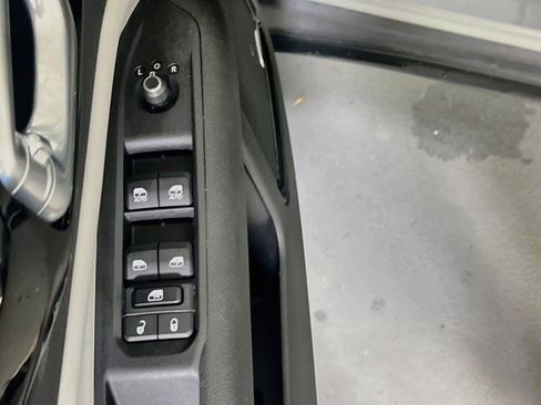 Used 2022 Jeep Compass Limited w/ Sun and Sound Group AWD/4WD image 17