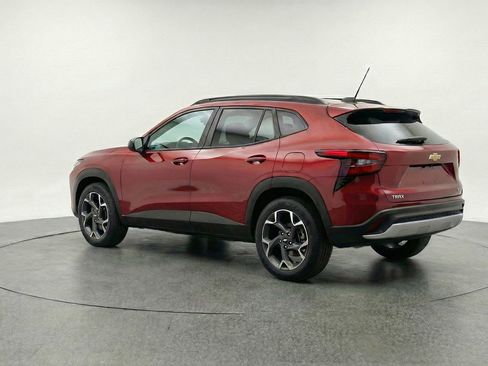 Used 2025 Chevrolet Trax LT image 6