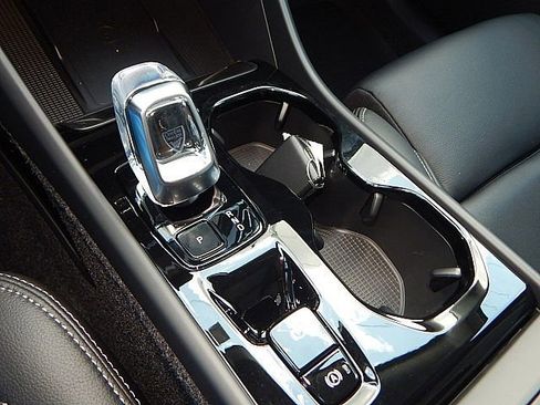 New 2026 Volvo XC40 B5 Plus w/ Protection Package Premier image 17