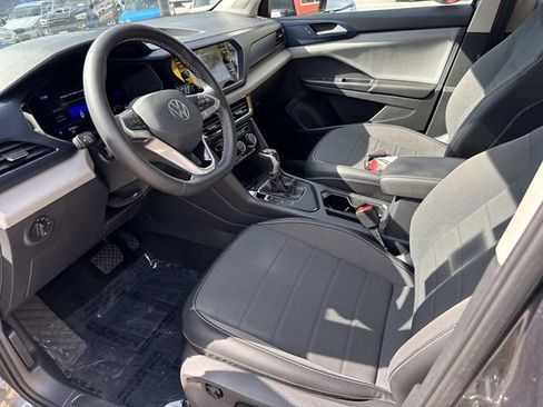 Certified 2023 Volkswagen Taos SE w/ Black Wheel Package image 12