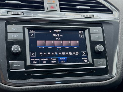 Used 2021 Volkswagen Tiguan S image 11