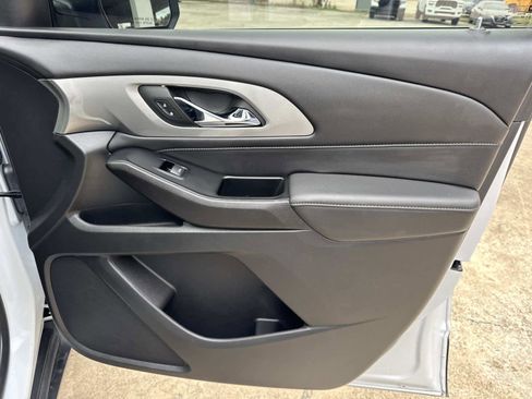 Used 2023 Chevrolet Traverse LT image 24