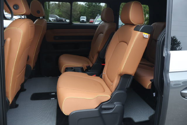 Certified 2025 Volkswagen ID. Buzz Pro S Plus AWD/4WD image 15