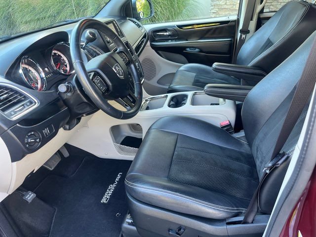 Used 2017 Dodge Grand Caravan SXT FWD image 5