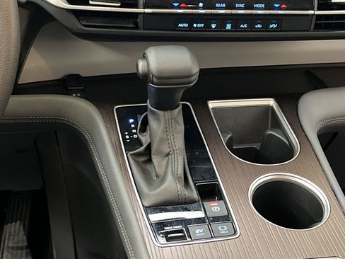 Used 2024 Toyota Sienna LE image 20