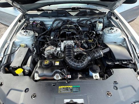 Used 2010 Ford Mustang Convertible RWD image 37