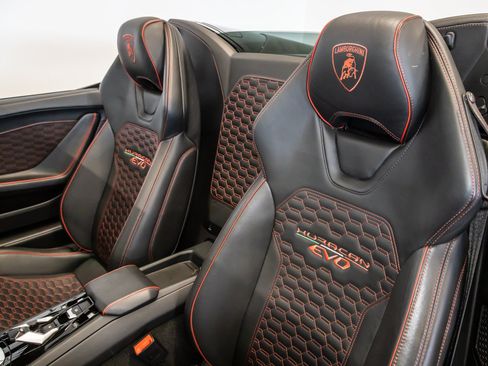 Used 2021 Lamborghini Huracan EVO RWD image 35