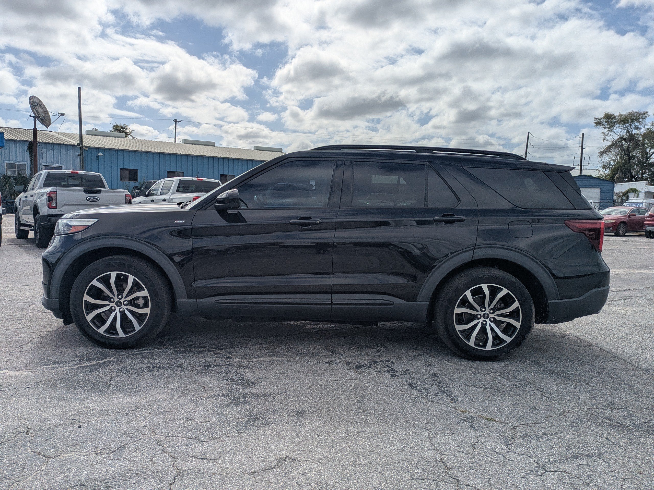 Used 2022 Ford Explorer ST-Line w/ Class IV Trailer Tow Package RWD image 7