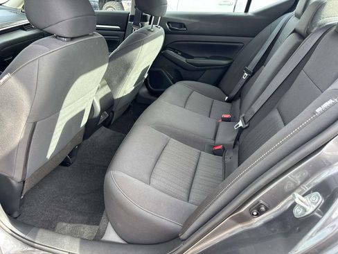 Used 2023 Nissan Altima 2.5 SV w/ SV Premium Package image 10