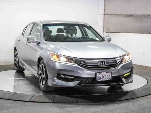 Used 2017 Honda Accord EX image 2
