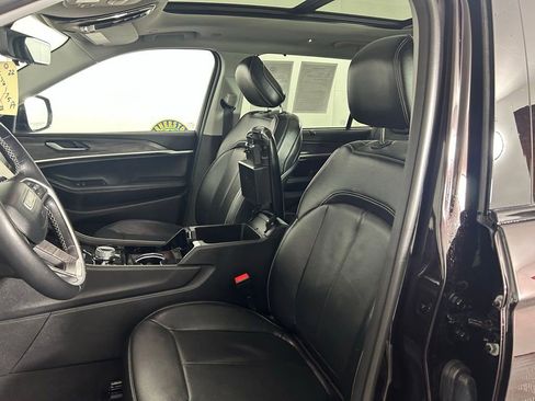 Used 2022 Jeep Grand Cherokee L Limited w/ Luxury Tech Group II AWD/4WD image 10