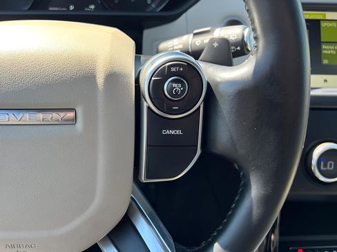 Used 2018 Land Rover Discovery SE image 48