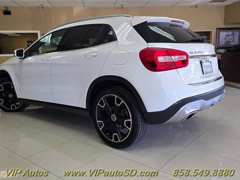 Used 2020 Mercedes-Benz GLA 250 4MATIC w/ Convenience Package image 3