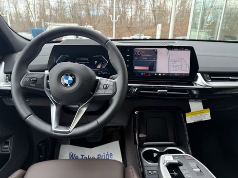 Used 2025 BMW X2 xDrive28i w/ Technology Package image 12