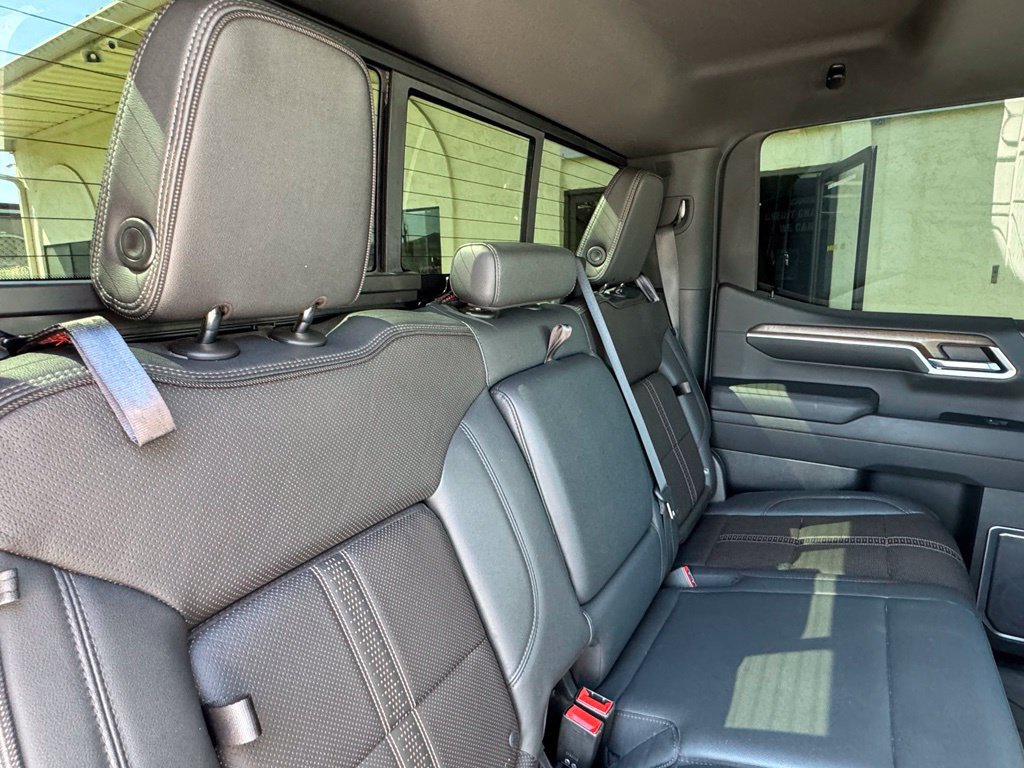 Used 2022 Chevrolet Silverado 1500 High Country w/ High Country Premium Package AWD/4WD image 17