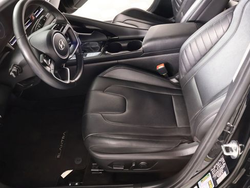 Used 2024 Hyundai Elantra Limited image 12