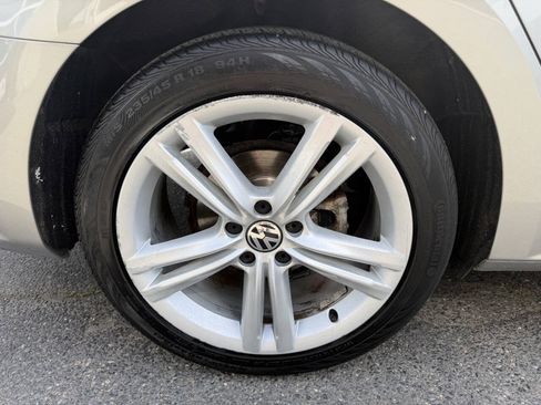 Used 2014 Volkswagen Passat 1.8T SE FWD image 12