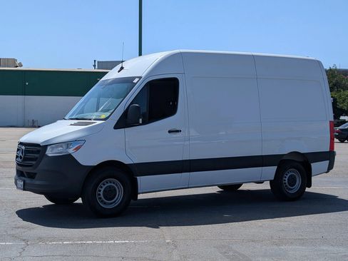 Used 2022 Mercedes-Benz Sprinter 2500 image 3