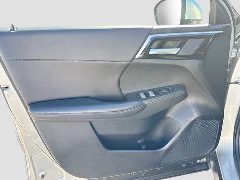 Used 2024 Mitsubishi Outlander SE Black Edition image 23