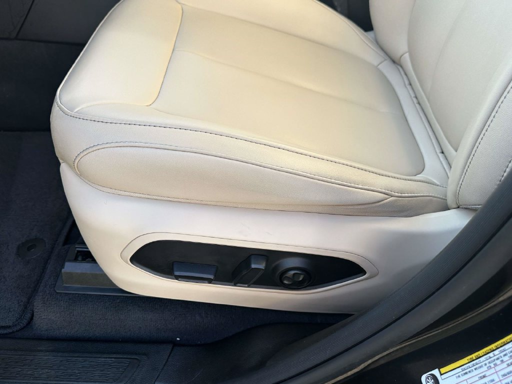 Used 2023 Jeep Grand Cherokee Limited AWD/4WD image 19