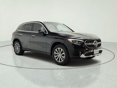 Certified 2026 Mercedes-Benz GLC 300 image 3