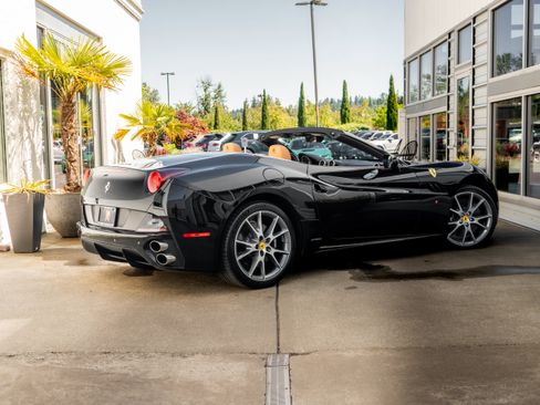 Used 2011 Ferrari California RWD image 7