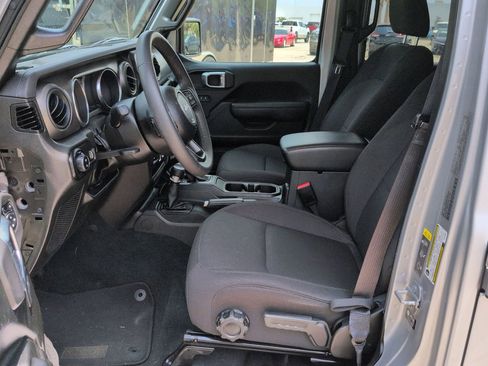 Used 2023 Jeep Gladiator Sport AWD/4WD image 19