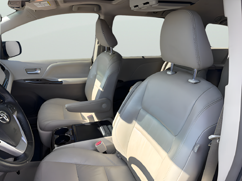 Used 2017 Toyota Sienna XLE w/ XLE Navigation Package FWD image 15