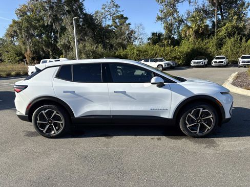 New 2026 Chevrolet Equinox EV LT image 2