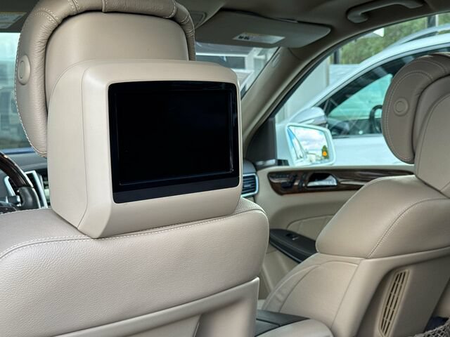 Used 2015 Mercedes-Benz GL 550 4MATIC image 17