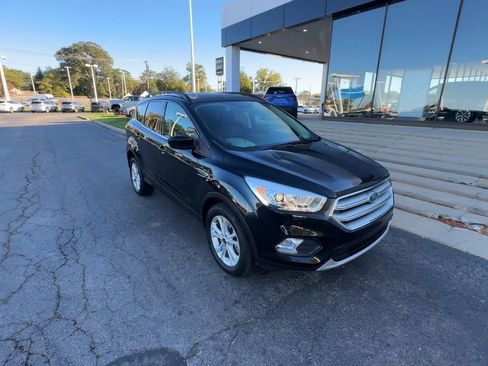 Used 2019 Ford Escape SEL image 2