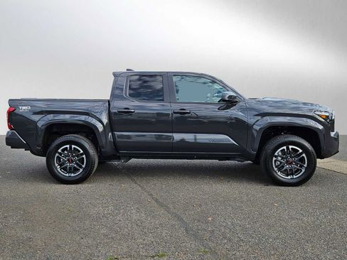 Used 2024 Toyota Tacoma TRD Sport image 2