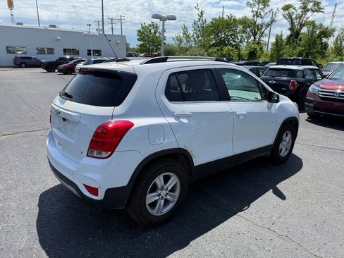 Used 2018 Chevrolet Trax LT FWD image 3