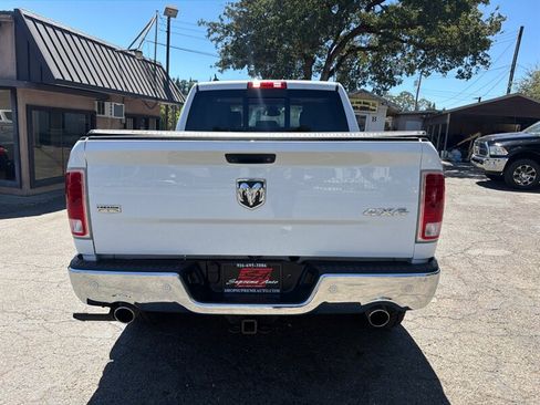 Used 2018 RAM 1500 Laramie w/ Convenience Group AWD/4WD image 10