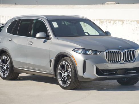 New 2026 BMW X5 xDrive50e image 3