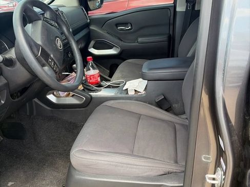 Used 2024 Nissan Frontier SV w/ Technology Package RWD image 2