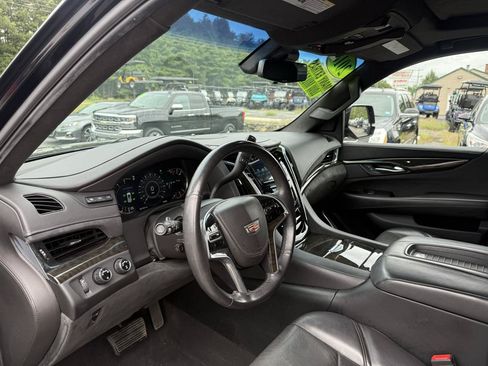 Used 2018 Cadillac Escalade Platinum AWD/4WD image 30