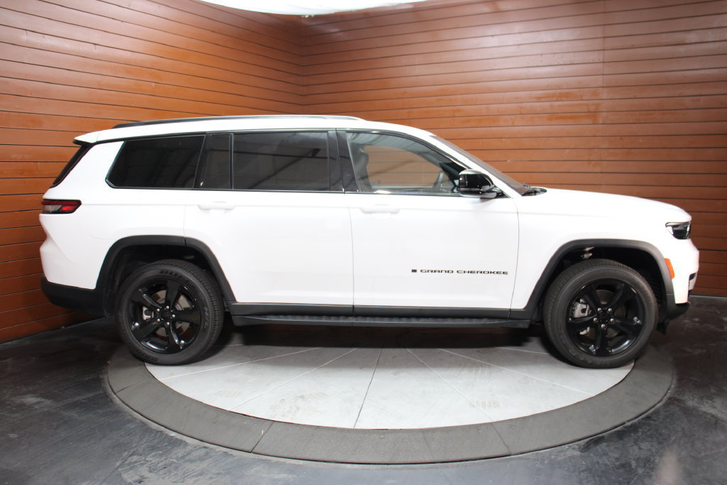 Used 2023 Jeep Grand Cherokee L Laredo RWD image 33