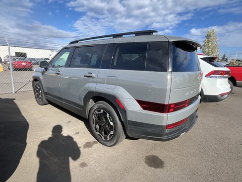 Used 2024 Hyundai Santa Fe SEL image 2