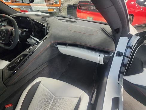 Used 2023 Chevrolet Corvette Stingray Premium Cpe w/ Z51 Performance Package image 10