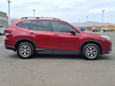 Certified 2023 Subaru Forester Premium AWD/4WD image 8