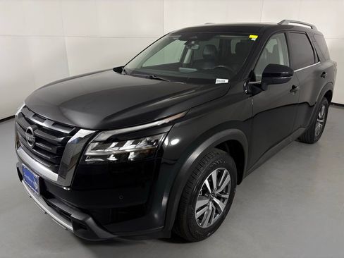 Used 2023 Nissan Pathfinder SL image 4