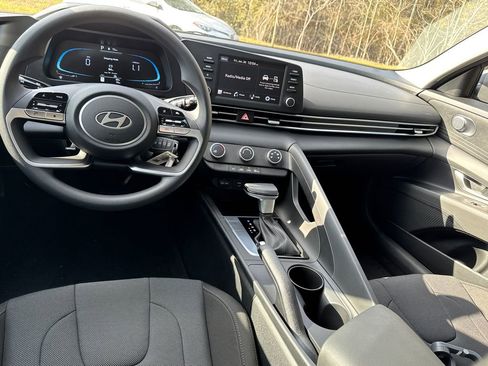 New 2026 Hyundai Elantra SE image 13