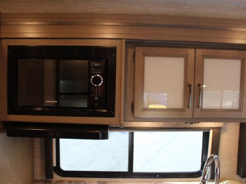 Used 2022 Ford E-450 and Econoline 450 Super Duty w/ Motorhome Prep Package image 23