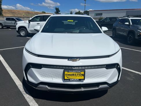 New 2026 Chevrolet Equinox EV LT w/ Convenience Package II FWD image 2