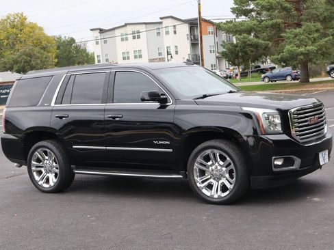 Used 2018 GMC Yukon SLT w/ Premium Edition image 2