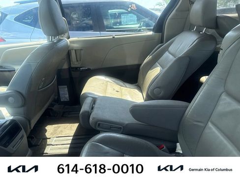Used 2015 Toyota Sienna XLE w/ XLE Navigation Package FWD image 10